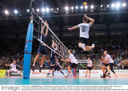 08.06.2014, Porsche Arena, Stuttgart Volleyball, World League 2014, Deutschland vs. Frankreich Block Doppelblock Antonin Rouzier ( 4 FRA), Kevin Le Roux ( 10 FRA) - Angriff Denis Kaliberda ( 6 GER)