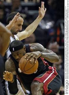 June 8, 2014 - San Antonio, TX, USA - Miami Heat s LeBron James drives to the basket as San Antonio Spurs Manu Gionbili defends during the first quarter in Game 2 of the NBA Basketball Herren USA Finals at the AT&T Center in San Antonio on Sunday, June 8, 2014. Miami at San Antonio, Game 2 - ZUMAm67
