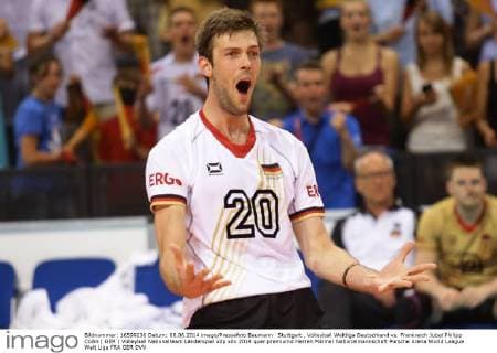 Stuttgart , Volleyball Weltliga Deutschland vs. Frankreich Jubel Philipp Collin ( GER )