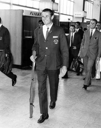 Lev Yashin, the world famous goalkeeper from Russia. Here is seen arriving at London airport in time for the world cup. 6th July 1966  kbdig hoch  Kbdig quer UnitedArchives01029467