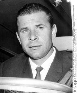 Russian goalkeeper, Lev Yashin, is photographed aboard a coach after he landed at London airport in time for the world cup. 6th July 1966  kbdig hoch  Kbdig quer UnitedArchives01029470