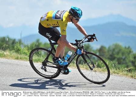 Chris Christopher FROOME ( GBR SKY Pro Team ) in der Abfahrt vom Col de Manse - Aktion - Rennszene - Querformat - quer - horizontal - Event: Criterium du Dauphine 2014 - Stage 4 4.Etappe: Montelimar nach Gap 167.5 km - Location: France - Frankreich - Europa - Europe - Date: 11.06.2014