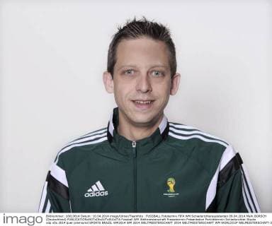 FUSSBALL Fototermin FIFA WM Schiedsrichterassistenten 09.04.2014 Mark BORSCH (Deutschland)