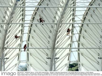 Workers make final preparations in the Estadio Beira-Rio Stadium in Porto Alegre, Brazil, June 12, 2014. (Xinhua Chen Jianli)(pcy) (SP)BRAZIL-PORTO ALEGRE-WORLD CUP 2014-PREPARATION 