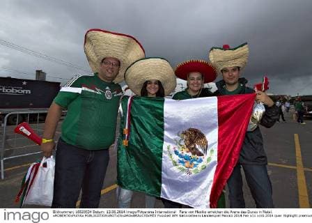 Fans von Mexiko erreichen die Arena das Dunas in Natal. xROBERTOxMAYAx 