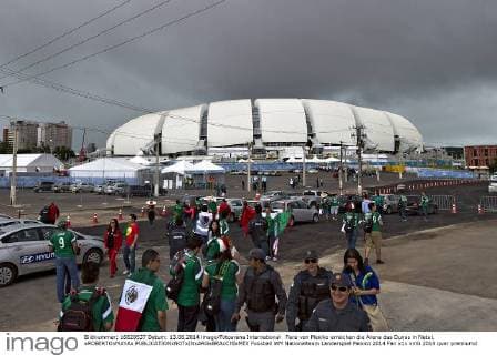 Fans von Mexiko erreichen die Arena das Dunas in Natal. xROBERTOxMAYAx 