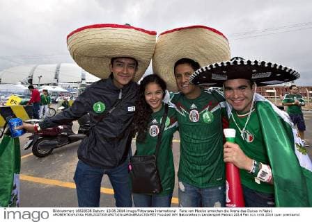 Fans von Mexiko erreichen die Arena das Dunas in Natal. xROBERTOxMAYAx 