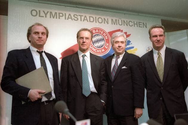 FC Bayern München, v.li.: Manager Uli Hoeneß, der neue Trainer Franz Beckenbauer, Präsident Prof. Fritz Scherer, Karl Heinz Rummenigge