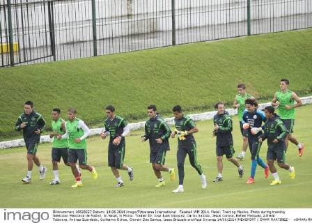Fussball WM 2014. Natal: Training Mexiko. Photo during training Seleccion Mexicana de Futbol, in Natal, in Photo: Trainer ID, Jose Juan Vazquez, Carlos Salcido, Jesus Corona, Rafael Marquez, Alfredo Talavera, Andres Guardado, Guillermo Ochoa, Giovani Dos Santos, Isaac Brizuela and Raul Jimenez 14 06 2014 MEXSPORT OMAR MARTINEZ - xOMARxMARTINEZx