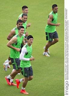Fussball WM 2014. Natal: Training Mexiko. Photo during training Seleccion Mexicana de Futbol, in Natal, Photo: Alan Pulido-Raul Jimenez 14 06 2014 MEXSPORT OMAR MARTINEZ - xOMARxMARTINEZx 