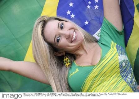 Fans,Fussballfans mit brasilianischer Flagge. BRA
