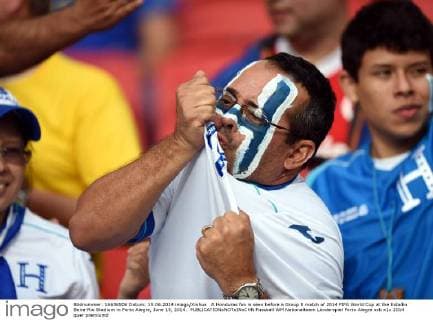 A Honduras fan is seen before a Group E match of 2014 FIFA World Cup at the Estadio Beira-Rio Stadium in Porto Alegre, June 15, 2014. 
