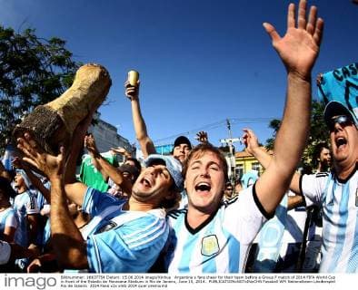Argentina s fans cheer for their team before a Group F match of 2014 FIFA World Cup in front of the Estadio de Maracana Stadium in Rio de Janeiro, June 15, 2014. 