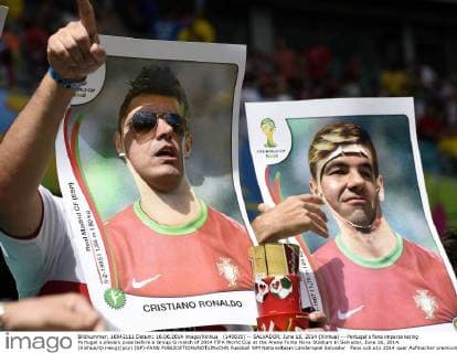 (140616) -- SALVADOR, June 16, 2014 (Xinhua) -- Portugal s fans impersonating Portugal s players pose before a Group G match of 2014 FIFA World Cup at the Arena Fonte Nova Stadium in Salvador, June 16, 2014. (Xinhua Qi Heng)(pcy) (SP)-FANS 
