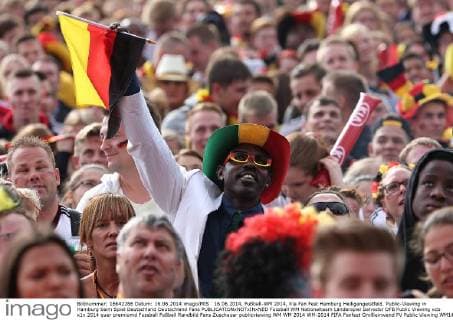 16.06.2014, Fußball-WM 2014, Kia Fan Fest Hamburg Heiligengeistfeld. Public-Viewing in Hamburg beim Spiel Deutschland Deutschland Fans 