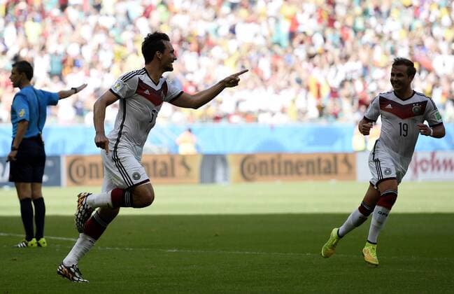 (140616) -- SALVADOR, June 16, 2014 (Xinhua) -- Germany s Mats Hummels (C) celebrates for his goal during a Group G match between Germany and Portugal of 2014 FIFA World Cup at the Arena Fonte Nova Stadium in Salvador, Brazil, June 16, 2014. (Xinhua Qi Heng)(pcy) (SP)BRAZIL-SALVADOR-WORLD CUP 2014-GROUP G-GERMANY VS PORTUGAL 
