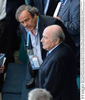 FUSSBALL WM 2014 VORRUNDE Gruppe G Deutschland - Portugal 16.06.2014 Michel Platini (li, UEFA Praesident) und Joseph S. Blatter (re, FIFA Praesident) auf der Tribuene