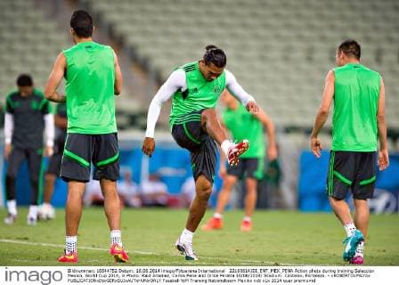 22160614JDI_ENT_MEX_PENA Action photo during training Seleccion Mexico, World Cup 2014, in Photo: Raul Jimenez, Carlos Pena and Oribe Peralta 16 06 2014 Stadium: Castelao, Fortaleza. - xROBERTOxMAYAx 