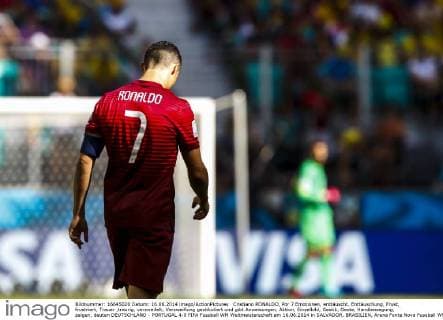 Cristiano RONALDO, Por 7 Emotionen, enttäuscht, Enttäuschung, Frust, frustriert, Trauer ,traurig, verzweifelt, Verzweiflung gestikuliert und gibt Anweisungen, Aktion, Einzelbild, Gestik, Geste, Handbewegung, zeigen, deuten DEUTSCHLAND - PORTUGAL 4-0 FIFA Fussball WM Weltmeisterschaft am 16.06.2014 in SALVADOR, BRASILIEN, Arena Fonte Nova