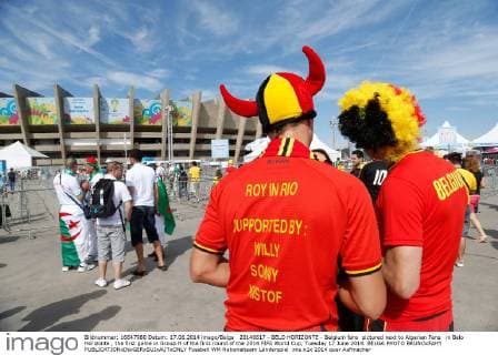 20140617 - BELO HORIZONTE - Belgium fans pictured next to Algerian Fans in Belo Horizonte , the first game in Group H of the first round of the 2014 FIFA World Cup, Tuesday 17 June 2014. BELGA PHOTO BRUNOxFAHY 