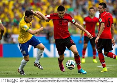 22170614JDI_BRA_MEX_PERALTA Brazil vs Mexico, For the Group A match number 16 of the World Cup 2014, in photo Emboaba Oscar dos Santos Junior, Oribe Peralta 17 06 2014 Castelao Stadium, Fortress , Ceara, Brazil - xROBERTOxMAYAx 