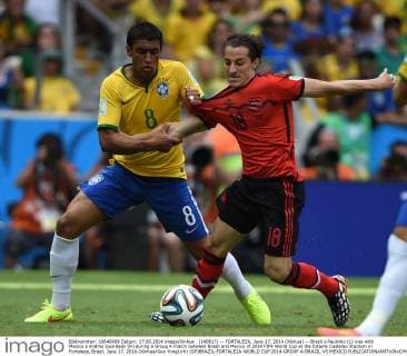 (140617) -- FORTALEZA, June 17, 2014 (Xinhua) -- Brazil s Paulinho (L) vies with Mexico s Andres Guardado (R) during a Group A match between Brazil and Mexico of 2014 FIFA World Cup at the Estadio Castelao Stadium in Fortaleza, Brazil, June 17, 2014.(Xinhua Guo Yong)(rh) (SP)BRAZIL-FORTALEZA-WORLD CUP 2014-GROUP A-BRAZIL VS MEXICO 