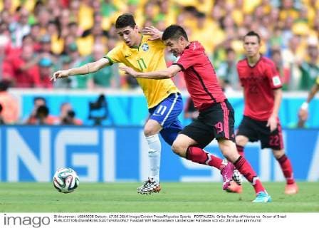 FORTALEZA: Oribe Peralta of Mexico vs Oscar of Brazil 