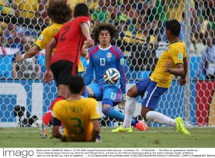 Fortaleza, CE - 17 06 2014: - The Mexican goalkeeper Guillermo Ochoa defends attack David Luiz, Paulinho and Thiago Silva, marked by the Mexican Rodriguez during the match between Brazil vs Mexico, valid for the World Cup, held at Castellan . - x(3)xCaetanoxBarreirax xFotoarenax  (24471)