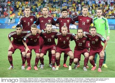 (140617) -- CUIABA, June 17, 2014 (Xinhua) -- Russia s national team players pose for a group photo before a Group H match of 2014 FIFA World Cup at the Arena Pantanal Stadium in Cuiaba, June 17, 2014.(Xinhua Li Ming)(pcy) (SP) 