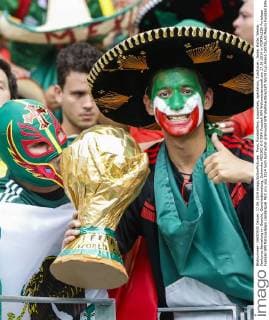 Fans, Fussballfans, supporters, spectators, Zuschauer, Jacke, Kutte, Weste, Fankurve Bemalung im Gesicht, Gesichtsbemalung, Schminke MEXIKO 0-0 FIFA Fussball WM Weltmeisterschaft am 17.06.2014 in FORTALEZA