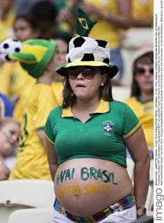 Fortaleza, 17.06.2014, Estadio Castelao Weiblicher Brasilien Fan mit Babybauch