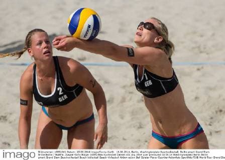 18.06.2014, Berlin, Washingtonplatz Beachvolleyball, Berlin smart Grand Slam Britta Büthe Buethe, Zuspiel Karla Borger (GER)