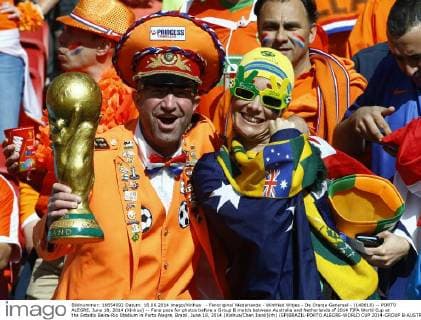 - Fanoriginal Niederlande - Winfried Witjes - De Oranje Generaal - (140618) -- PORTO ALEGRE, June 18, 2014 (Xinhua) -- Fans pose for photos before a Group B match between Australia and Netherlands of 2014 FIFA World Cup at the Estadio Beira-Rio Stadium in Porto Alegre, Brazil, June 18, 2014.(Xinhua Chen Jianli)(rh) (SP)BRAZIL-PORTO ALEGRE-WORLD CUP 2014-GROUP B-AUSTRALIA VS NETHERLANDS 