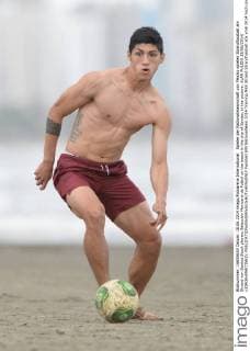 Spieler der Nationalmannschaft von Mexiko spielen Strandfussball am Strand von Santos Stock players Seleccion Mexicana de Futbol on the beach in the city of Santos, in the picture: ALAN PULIDO 18 06 2014 xJORGExMARTINEZx 