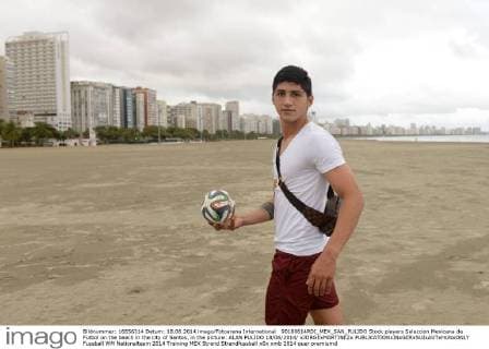 90180614RDI_MEX_SAN_PULIDO Stock players Seleccion Mexicana de Futbol on the beach in the city of Santos, in the picture: ALAN PULIDO 18 06 2014 xJORGExMARTINEZx 