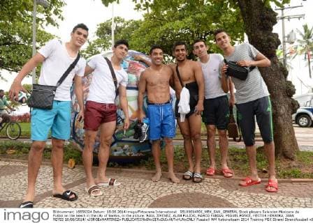 95180614RDI_MEX_SAN_GENERAL Stock players Seleccion Mexicana de Futbol on the beach in the city of Santos, in the picture: RAUL JIMENEZ, ALAN PULIDO, MARCO FABIAN, MIGUEL PONCE, HECTOR HERRERA, JUAN REYES 18 06 2014 xJORGExMARTINEZx 