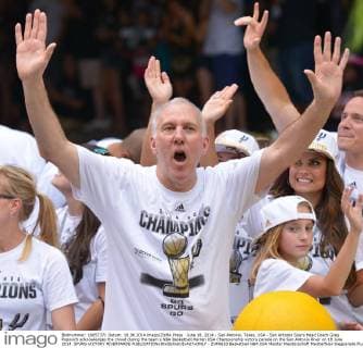June 18, 2014 - San Antonio, Texas, USA - San Antonio Spurs Head Coach Greg Popovich acknowledges the crowd during the team s NBA Basketball Herren USA Championship victory parade on the San Antonio River on 18 June 2014. SPURS VICTORY RIVERPARDE - ZUMAj53