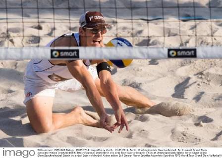 19.06.2014, Berlin, Washingtonplatz Beachvolleyball, Berlin smart Grand Slam Annahme Mischa Urbatzka (GER)