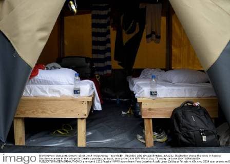 20140619 - RECREIO DOS BANDEIRANTES, BRAZIL: Illustration shows the tents in Recreio Dos Bandeirantes in the village for Devils supporters in Brazil, during the 2014 FIFA World Cup, Thursday 19 June 2014. DIRKxWAEM PUBLICATIONxGERxSUIxAUTxONLY premiumd 1221