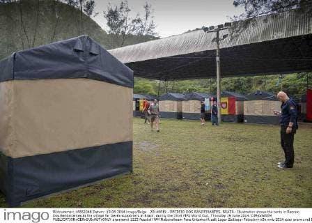20140619 - RECREIO DOS BANDEIRANTES, BRAZIL: Illustration shows the tents in Recreio Dos Bandeirantes in the village for Devils supporters in Brazil, during the 2014 FIFA World Cup, Thursday 19 June 2014. DIRKxWAEM PUBLICATIONxGERxSUIxAUTxONLY premiumd 1223