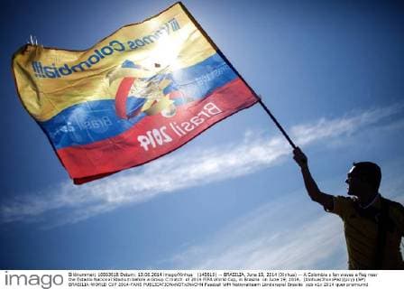 (140619) -- BRASILIA, June 19, 2014 (Xinhua) -- A Colombia s fan waves a flag near the Estadio Nacional Stadium before a Group C match of 2014 FIFA World Cup, in Brasilia on June 19, 2014. (Xinhua JhonxPaz)(pcy) (SP) BRASILIA-WORLD CUP 2014-FANS 