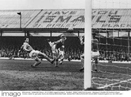 Football - 1958 1959 First Division - Blackpool 1 Everton FC Everton s Dave Hickson heads for goal past Jimmy Armfield at Bloomfield Road. 25 10 1958 