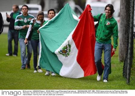 09200614DDI_ENT_MEX_FANS Action photo during Training Seleccion Mexicana, carried dig at the club Santos, pictured: Fans 20 06 2014 xADRIANxMACIASx 