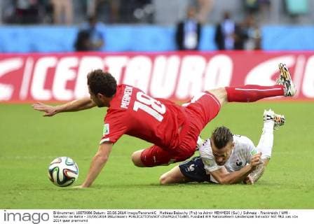 Mathieu Debuchy (Fra) vs Admir MEHMEDI (Sui) Schweiz - Frankreich WM - Salvador de Bahia - 20 06 2014 JBAutissierx 