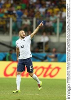 (140620) -- SALVADOR, June 20, 2014 (Xinhua) -- France s Karim Benzema celebrates for his goal during a Group E match between Switzerland and France of 2014 FIFA World Cup at the Arena Fonte Nova Stadium in Salvador, Brazil, on June 20, 2014.(Xinhua Cao Can)(pcy) (SP)BRAZIL-SALVADOR -WORLD CUP 2014-GROUP E-SWITZERLAND VS FRANCE 