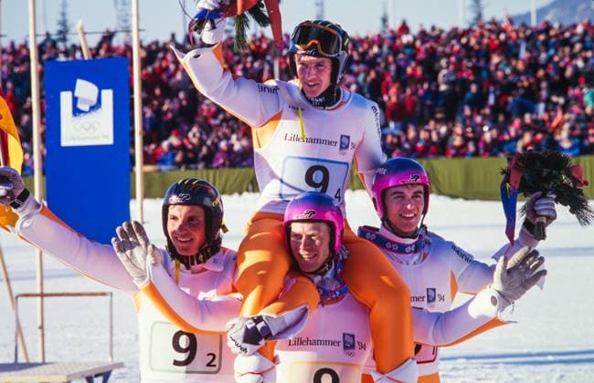 SKISPRINGEN, OLYMPISCHE WINTERSPIELE 1994 IN LILLEHAMMER Jens Weissflog jubelt auf den Schultern von Hansjoerg Jaeckle, Dieter Thoma und Christoph Duffner uber Mannschaftsgold FOTO (C): WEREK Pressebildagentur xxNOxMODELxRELEASExx