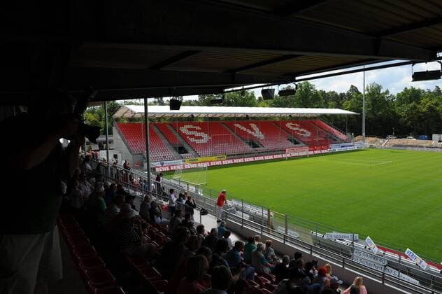 21.06.2014,SV Sandhausen Trainingsauftakt,Saisonvorbereitung,Training Tribüne im Hardtwaldstadion - ksp