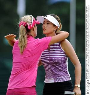 Michelle Wie hugs playing partner Lexi Thompson on hole 18 during Round Three of the Women s U.S. Open at Pinehurst No. 2, in Pinehurst, North Carolina, on June 21, 2014. Wie and Amy Yang of Korea are tied at 2-under going into the final round.  PIN2014062140