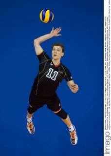 21.06.2014, Max Schmeling Halle, Berlin Volleyball, World League 2014, Deutschland vs. Argentinien Aufschlag Service Lukas Kampa ( 11 GER)