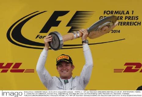 FORMEL 1 - GP von Österreich SPIELBERG,AUSTRIA,22.JUN.14 - MOTORSPORT, FORMEL 1 - Grand Prix von Österreich, Red Bull Ring, Siegerehrung. Bild zeigt den Jubel von Nico Rosberg (GER Mercedes GP). Keywords: Trophaee. 